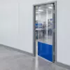 Маятниковая распашная одностворчатая эластичная дверь из ПВХ 210*110